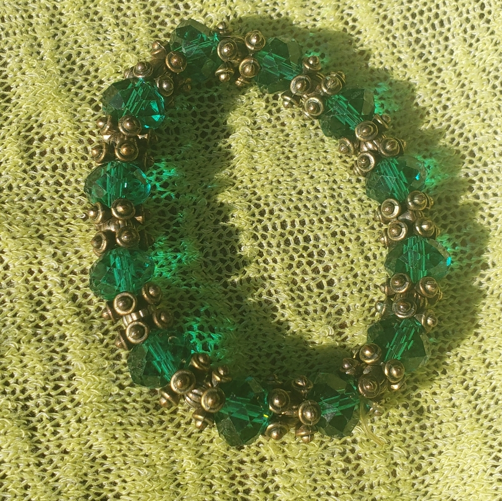 🖐5/$25🖐Handmade green & silver bead bracelet